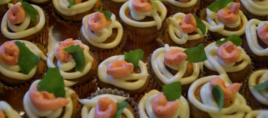 Porkkanamuffini mininä tai suurempana